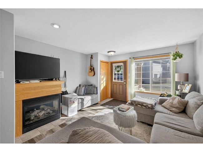 Photo - 742 Baylee Pl SW