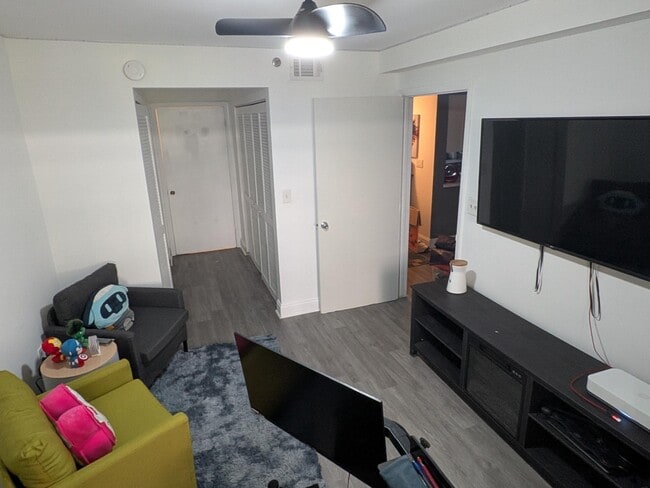 Photo - 201 NW 7th St Unidad #202