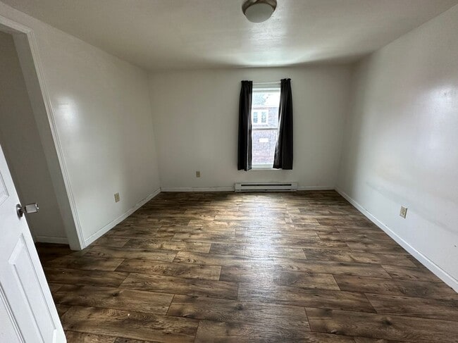 Photo - 107 W Pulteney St