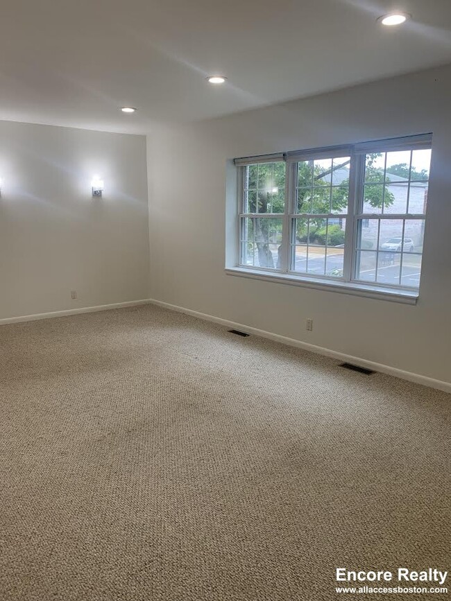 Building Photo - 144 Lake Shore Rd Unit 1 Rental
