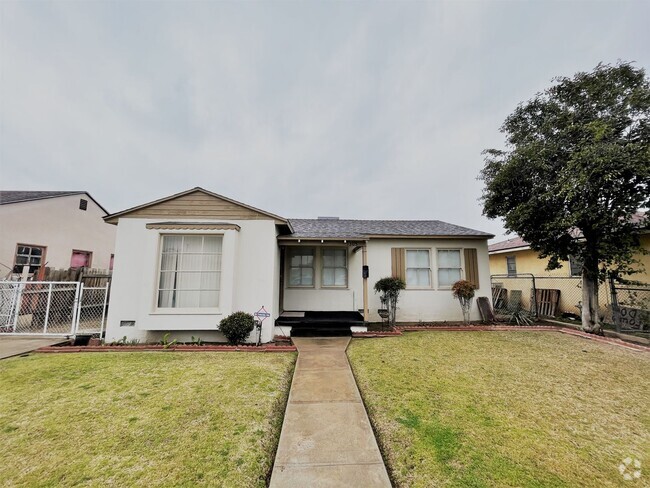 Building Photo - Centrally located 3-bedroom house