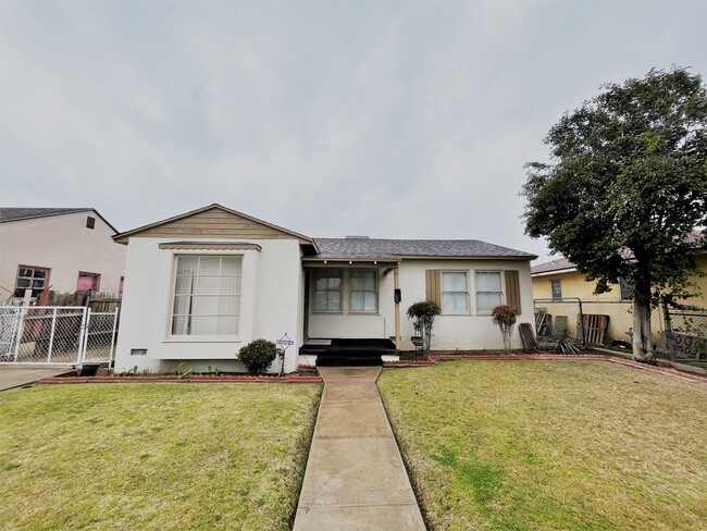 Centrally located 3-bedroom house - Centrally located 3-bedroom house