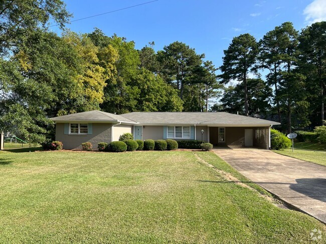 Building Photo - Heart of Country Club Rental