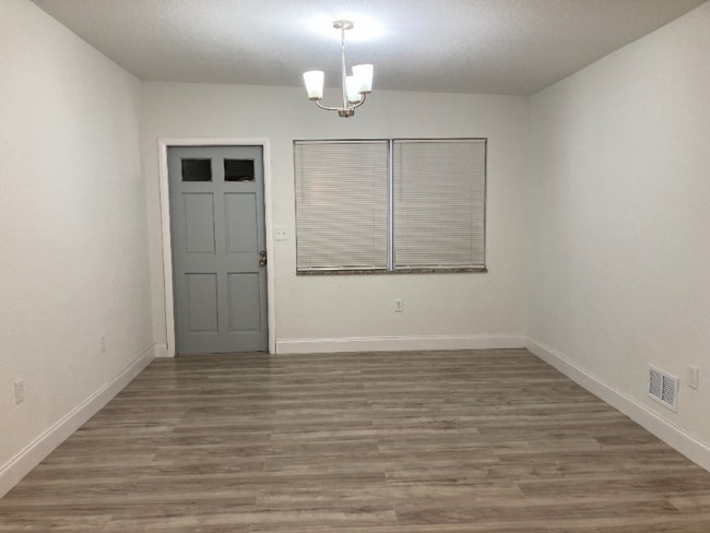 Photo - 4925 S 83rd St