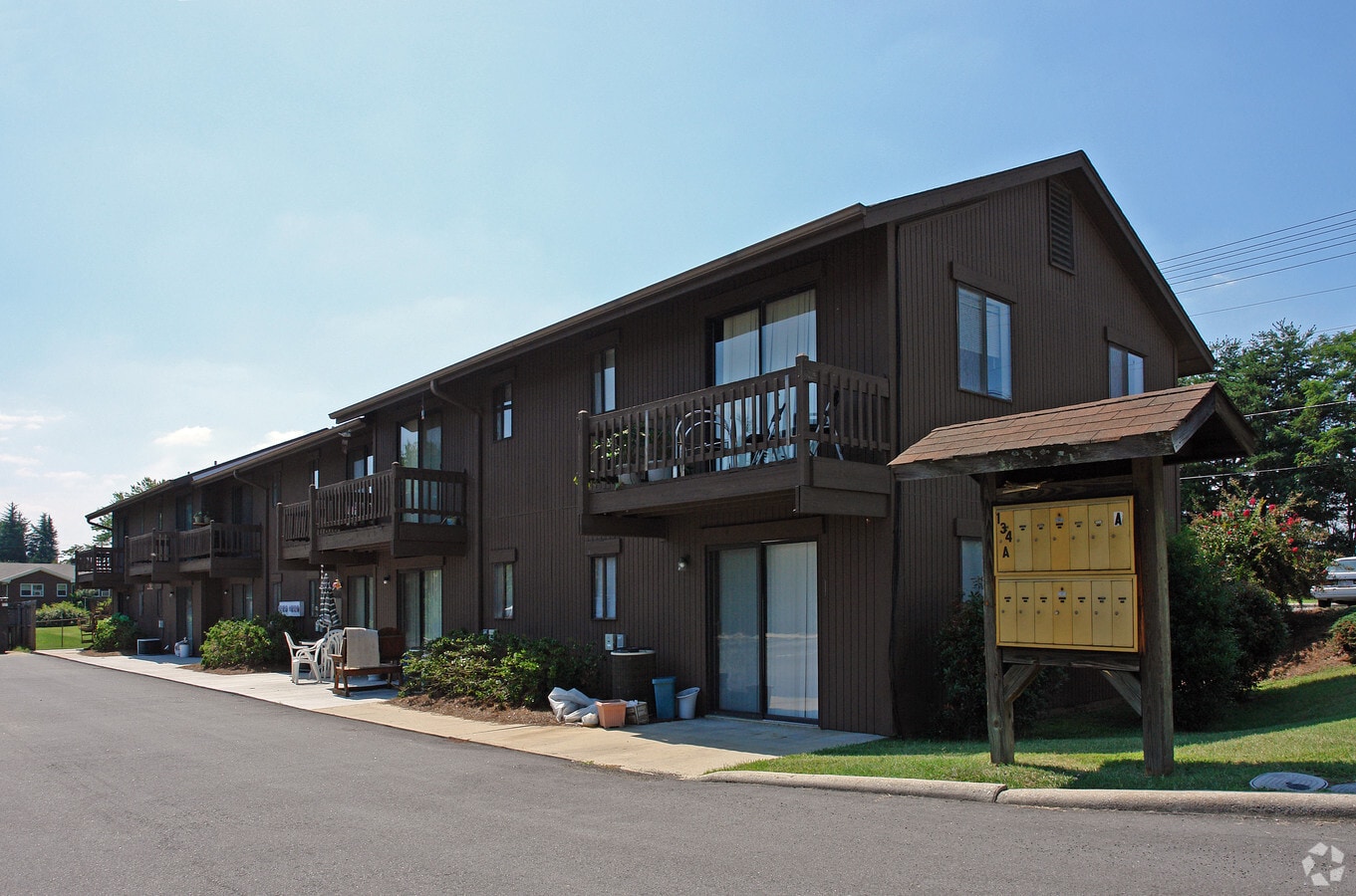 Winston Square - Winston Square Apartments