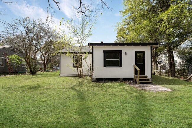 Photo - 1227 Dena St