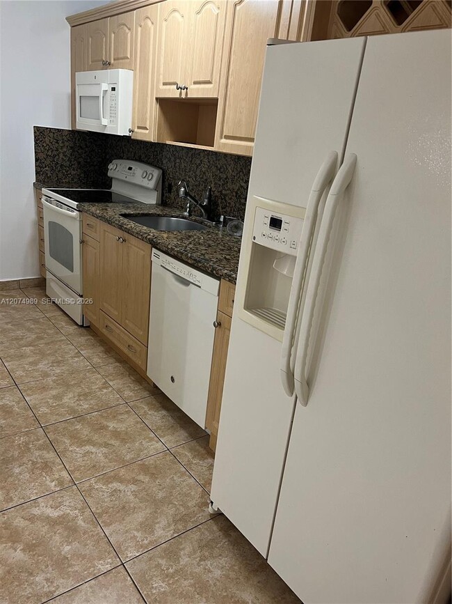 Photo - 627 W 68th St