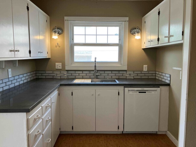 Photo - 235 Catron St N Unit A