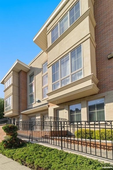 Photo - 11 Washington Pl Condo Unit 102