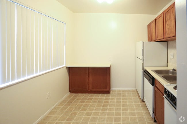 Lilac Court Apartments