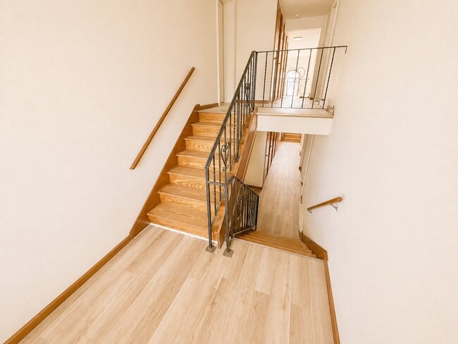 Building Photo - 152-152 McCarty Ave Unit 18