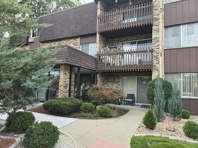 940 E Old Willow Rd