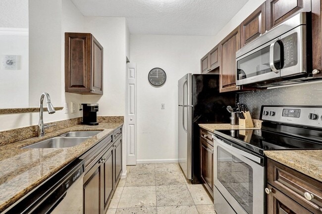 Building Photo - 580 S Sapodilla Ave Unit 1