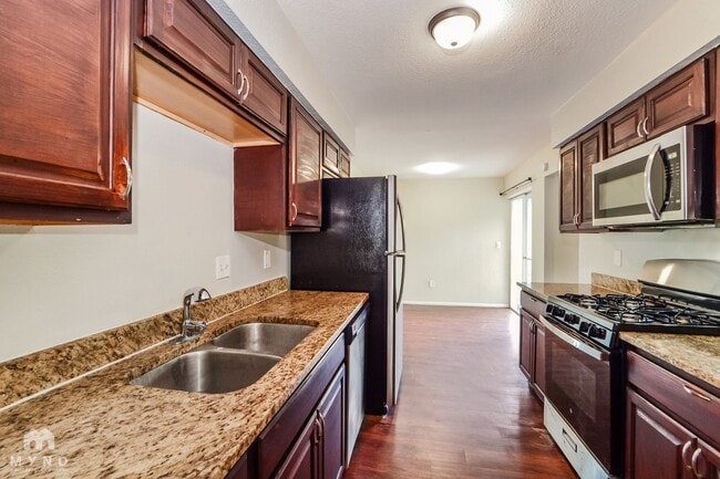 Photo - 209 Banyan Ct