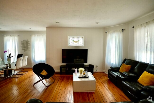 Building Photo - 144 Circuit Rd Unit 1 Rental