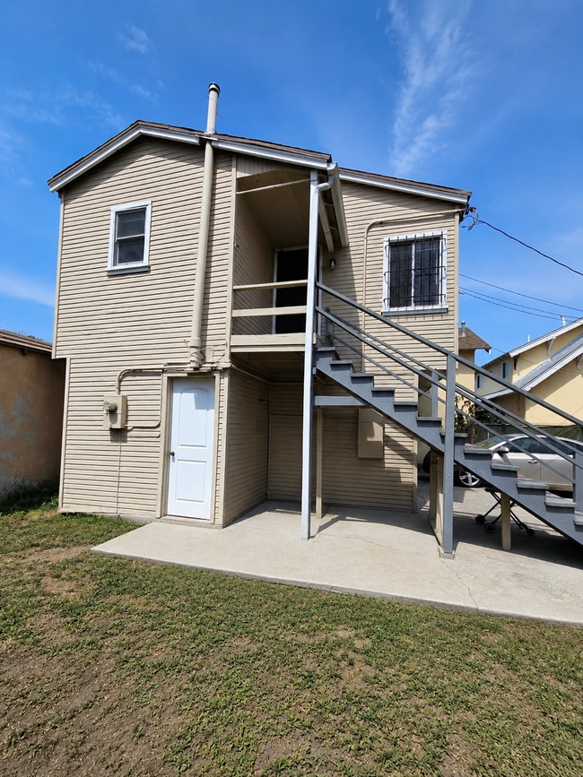 Building Photo - 1040 W 107th St Unit Back