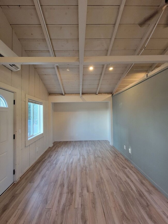 553-557 Silver Strand Blvd.
