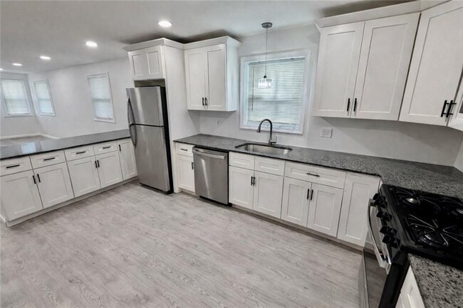 Building Photo - 35 Douglas Ave Unit 35