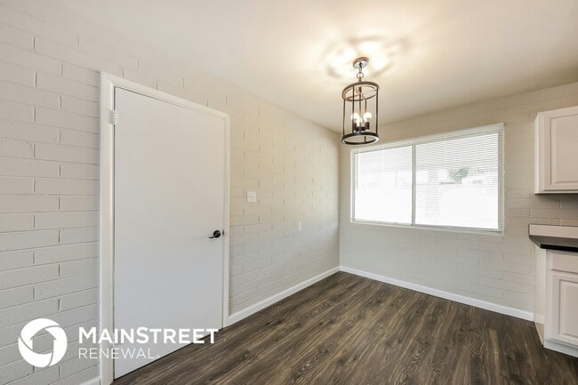 Photo - 1328 E Christy Dr