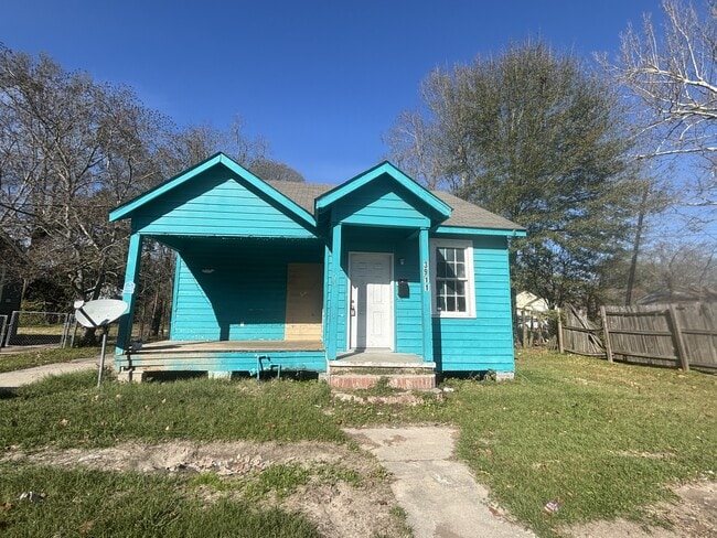 Building Photo - 3911 Evangeline St