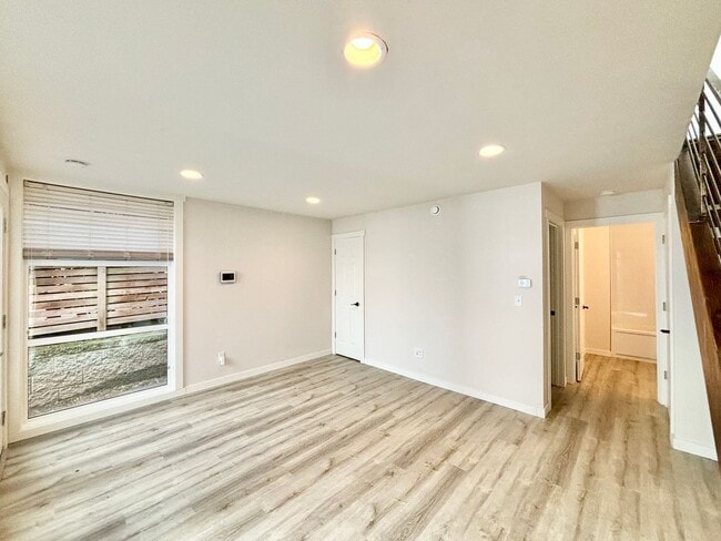 Photo - bright and cozy 2b2b townhouse