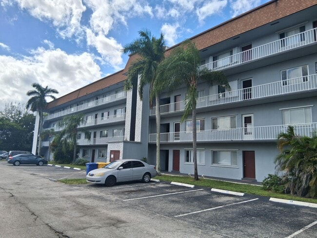 Building Photo - 6289 Lear Dr Unit 105