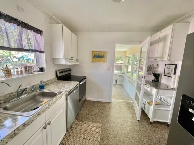 Photo - 803 NE 7th Ave