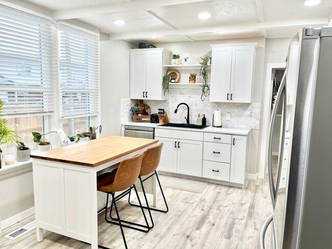 Photo - 135 N 200 W St