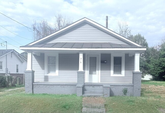 Building Photo - 3 Bedroom, 1.5 Bath Home