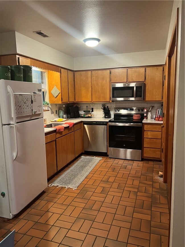 Photo - 645 W Adams St