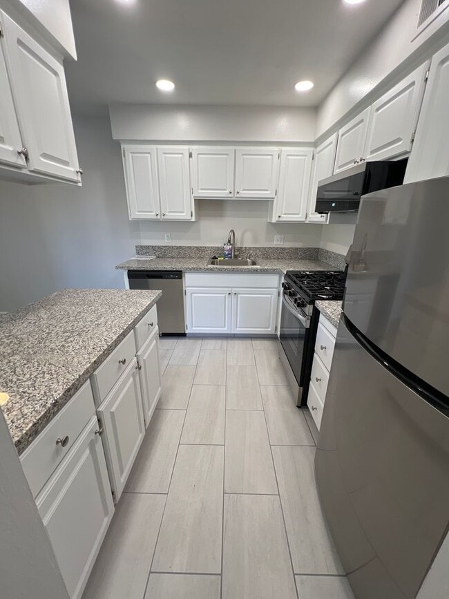 Photo - Riverside Gardens