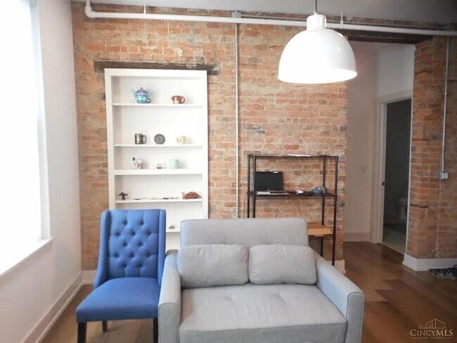 Photo - 26 E 15th St