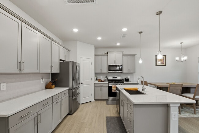 Photo - 732 Denburn Pl