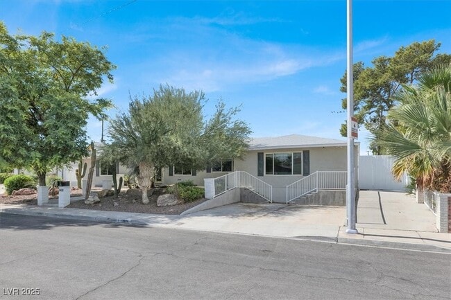 Photo - 1600 Eaton Dr