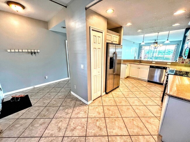 Photo - ANNUAL UNFURNISHED 2 bed 2 bath ground flo...