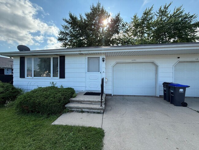 Photo - 1289-1291 Meadow Ln Townhome