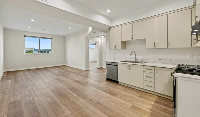 Photo - 423 Oak St Unidad 301frontcorner