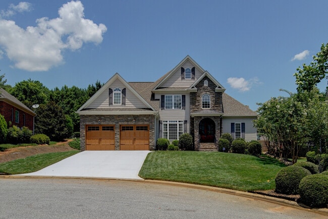 Building Photo - 5 BR, 3 BA Home Quiet Cul de Sac, Convenie...