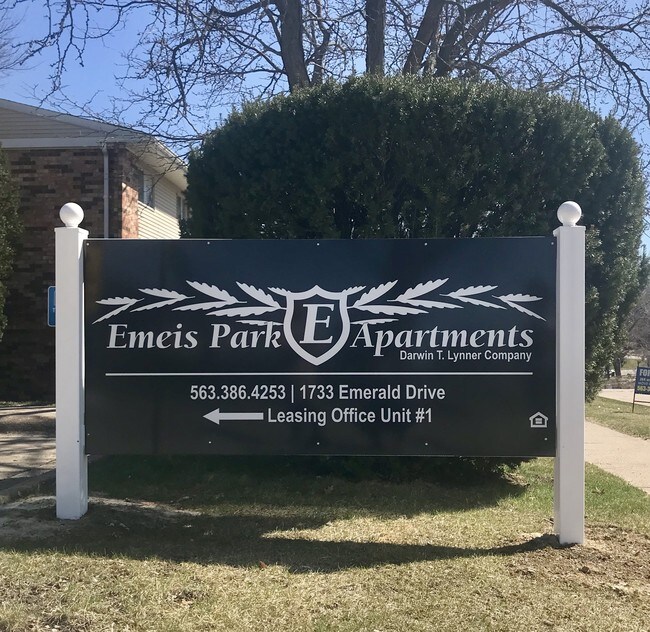Emeis Park Apartments - Emeis Park Apartments