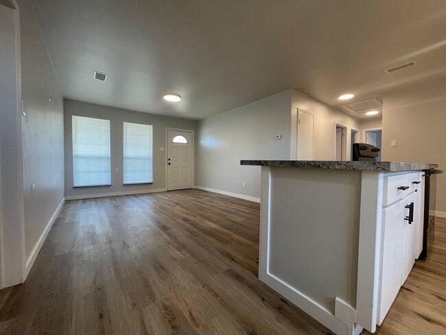Photo - Spacious Modern Retreat – 4-Bed, 2-Bath Home