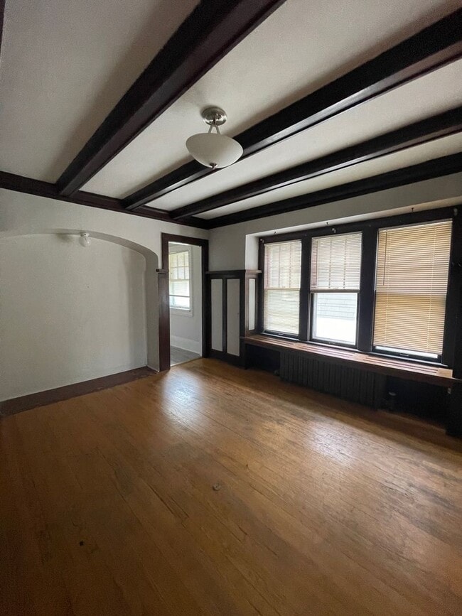 Photo - 2934 -36 N Farwell Ave Unit 2934 N Farwell Avenue lower