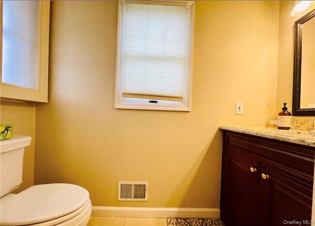 Photo - 301 Kensington Way