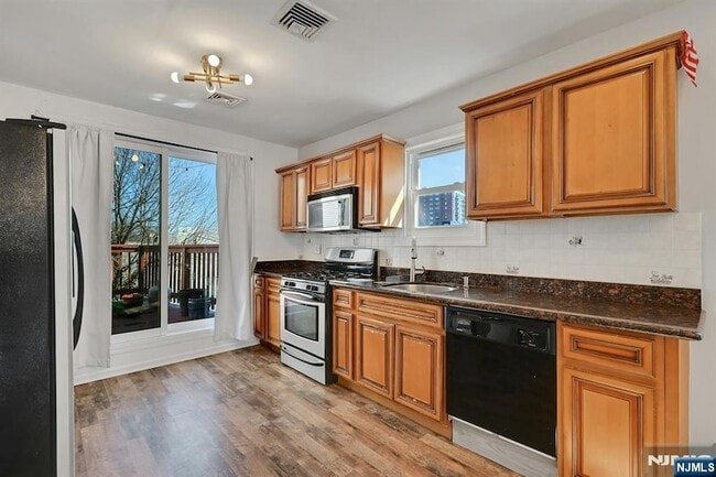 Photo - 30 Columbia Terrace