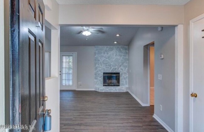 Photo - 4641 Yerkes St