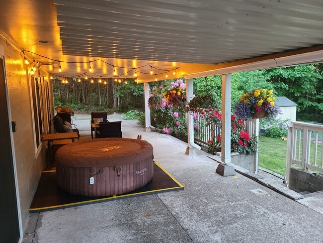 Building Photo - 1226 Bayview Ave Unit Daylight