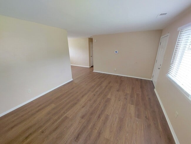 Photo - 329 Bernice Pl