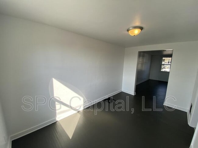 Photo - 2529 Derry St