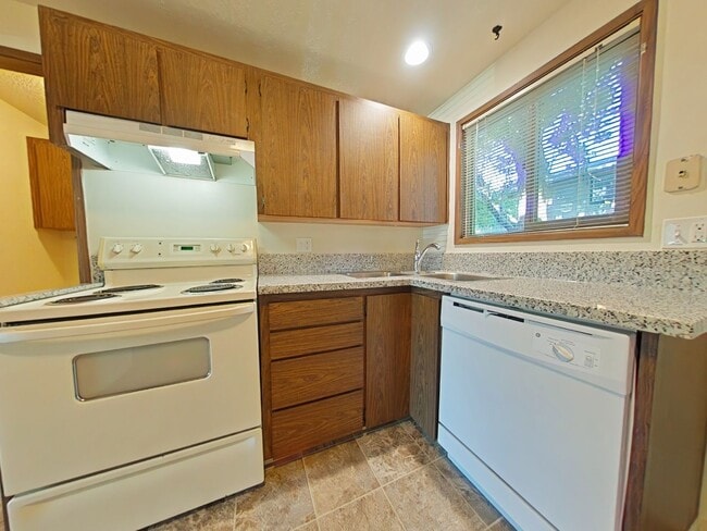 Photo - 2 Bedroom Apartment ~ Close to 9th Street Unidad 1465 NW Division #6