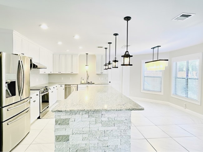 Photo - 2127 Encanto Ridge