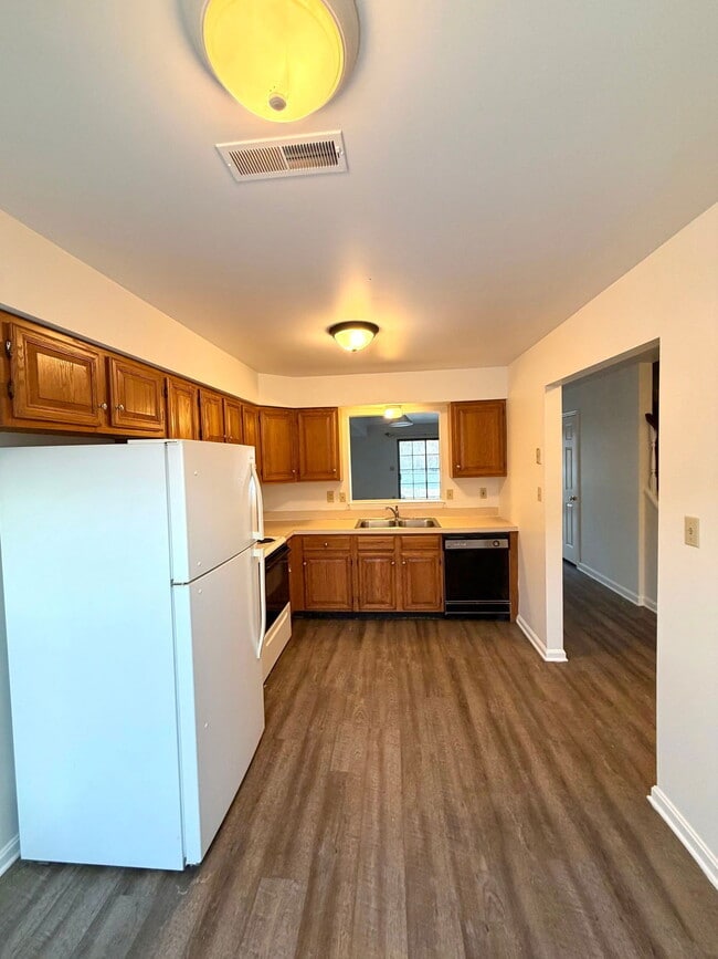 Photo - 170 Federal Way